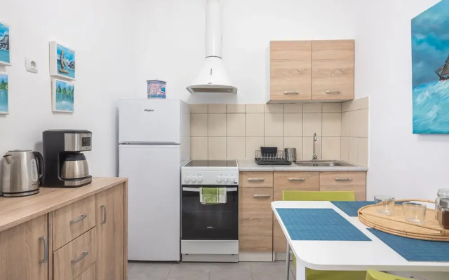 Cloudkeys Spacious Family Home in Thisio