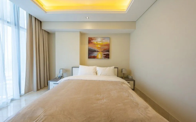 Spacious beachfront 2 bedroom apartment