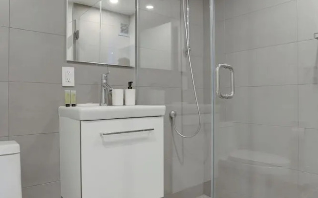 Modern Apartment Near D.C. Landmarks