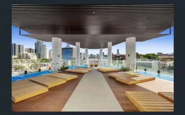 Top Floor Luxury Apartment Rooftop Pool CBD