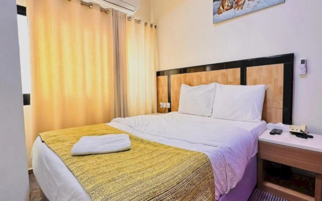 OYO 1118 Sharjah Plaza Hotel