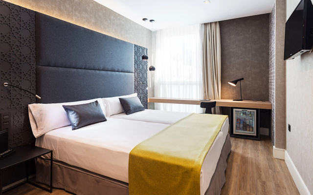 Catalonia Giralda Hotel