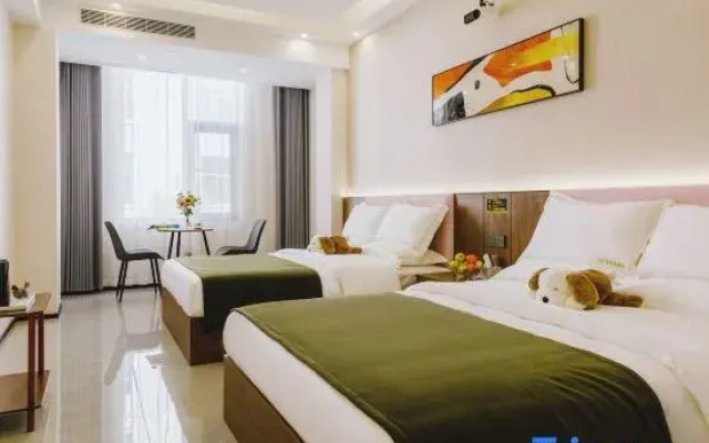 Jiayi Express Hotel (Qujing Bund Wanda Plaza)