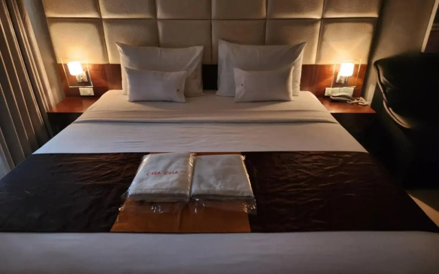 Collection O The Bangkok Cha Cha Suite