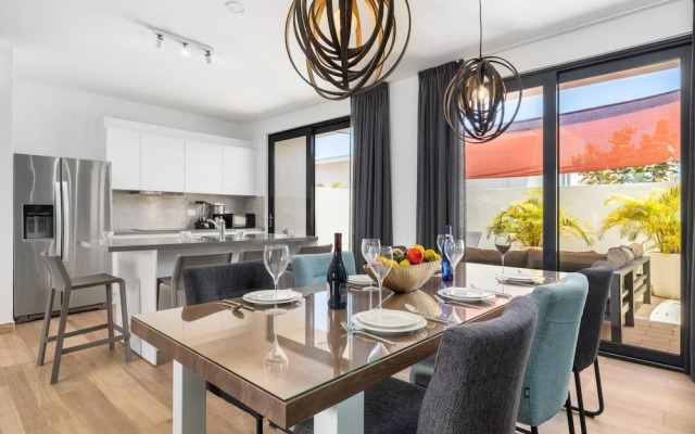 Serene Designer Gem Walk to Beach Strip Pool