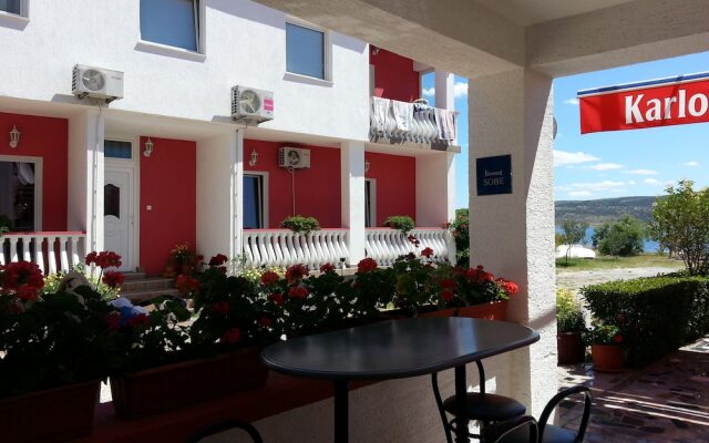 Apartments and rooms Marko