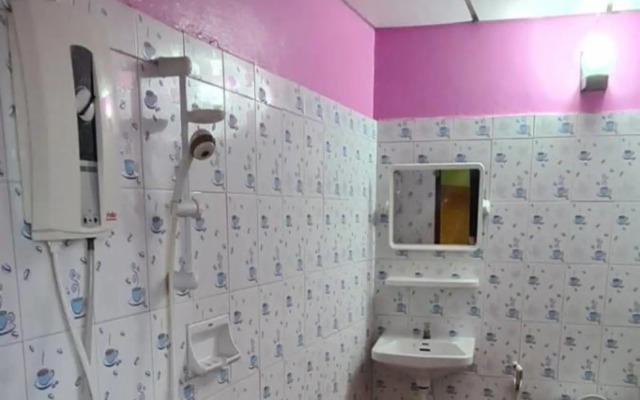 Royal Land Mae Klong Hotel