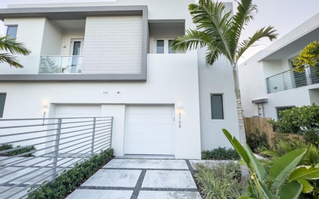 The Modernista 2 - Large Townhome With Pool