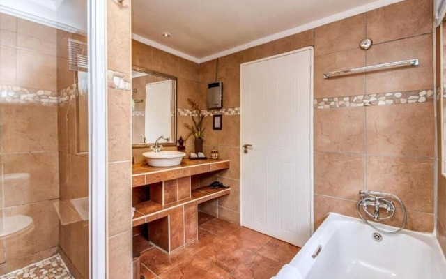 Sitatunga Guest Lodge & Transfers