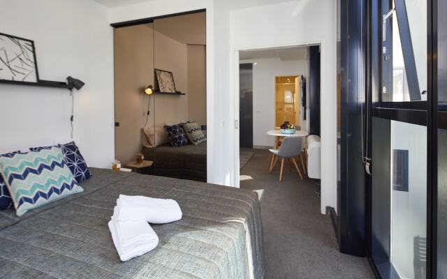 Stylish One Bedroom With Urban Convenience