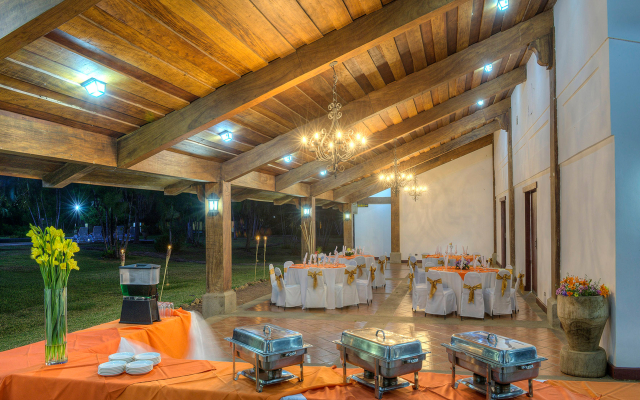 Hacienda La Pacífica Eco-Lodge