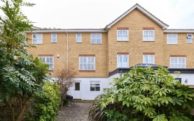 The Guildford Getaway - 3bdr With Garden