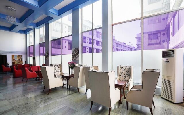 OYO Townhouse 781 Royal Palms Hotel