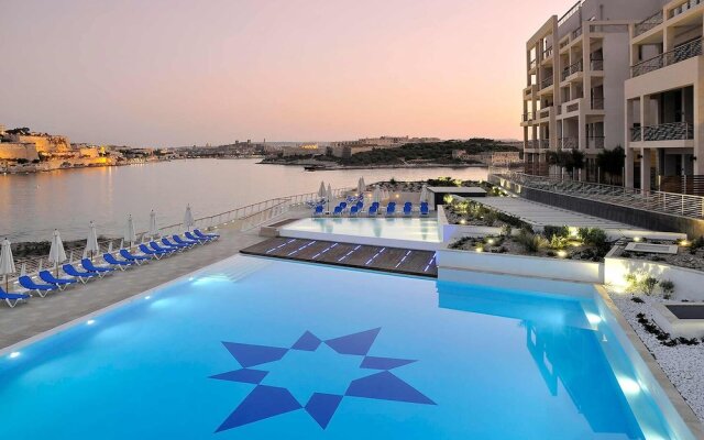 Modern-luxury in Tigne Point w Pool, Best Location