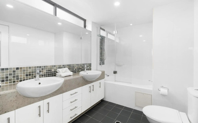 Aqualine Apartments
