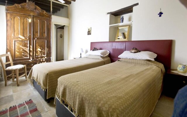 Vouni Lodge