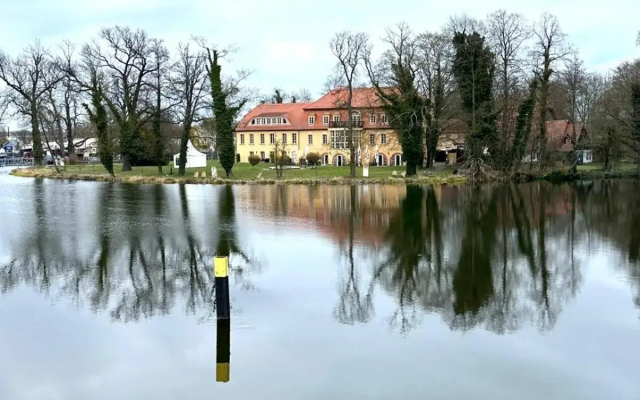 Unique Water Stay Tiny Hausboot für 2 Personen