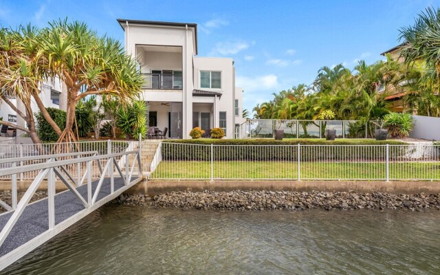 Riverview Luxury Retreat