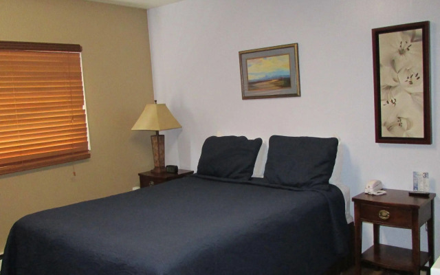 Creekwood Inn