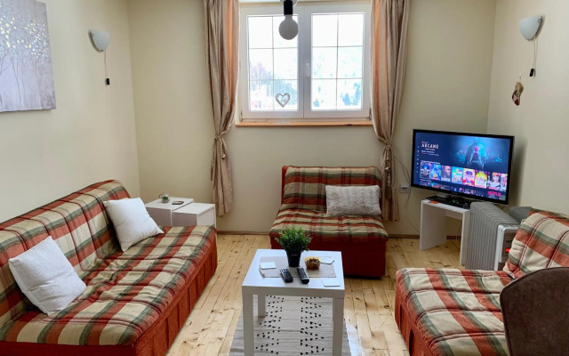 Ski-in & Ski-out, Apartman Filip - 30m from GONDOLA Brzeće