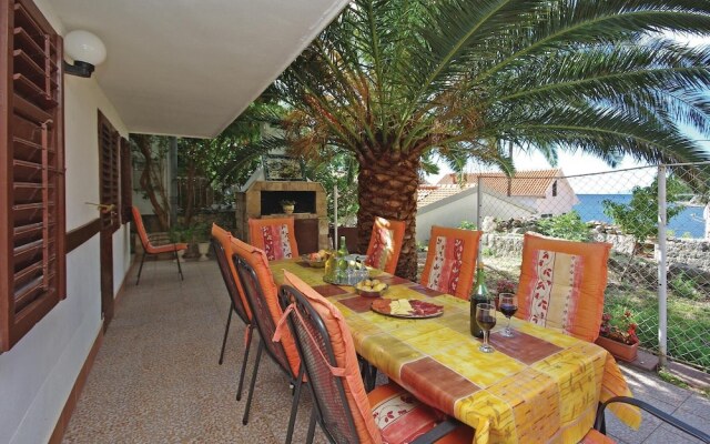Beautiful Home in Podaca With Wifi and 4 Bedrooms