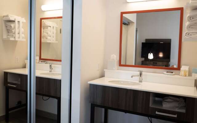 Hampton Inn & Suites Seal Beach