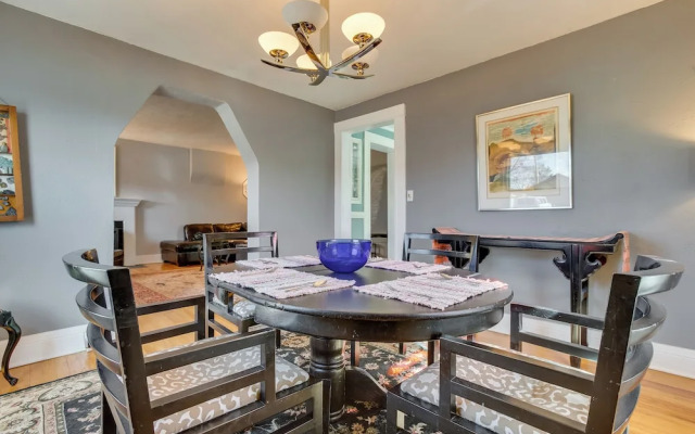 2 Mi to Washington Park: Convenient Denver Home!