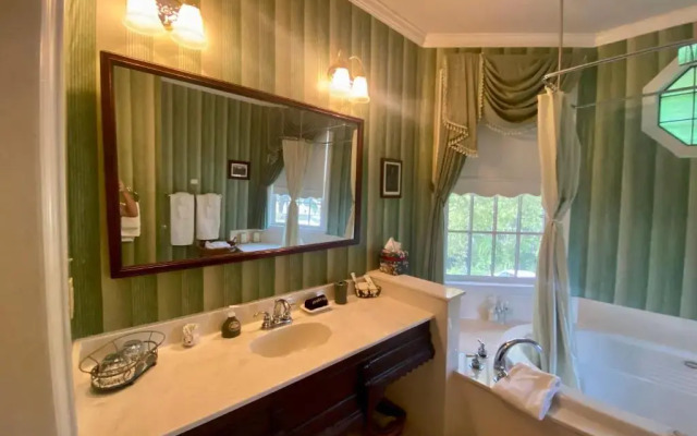 The Cypress Inn Bed & Breakfast