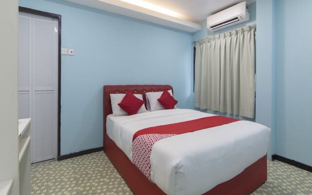 OYO 1136 PD Star Hotel