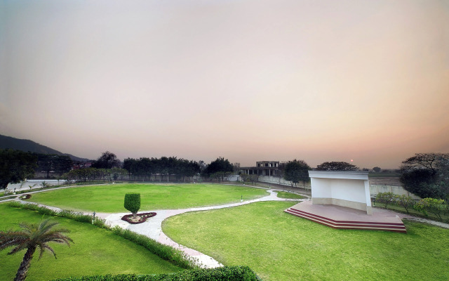 TreeHouse Sunrise Resort & Caravan Park