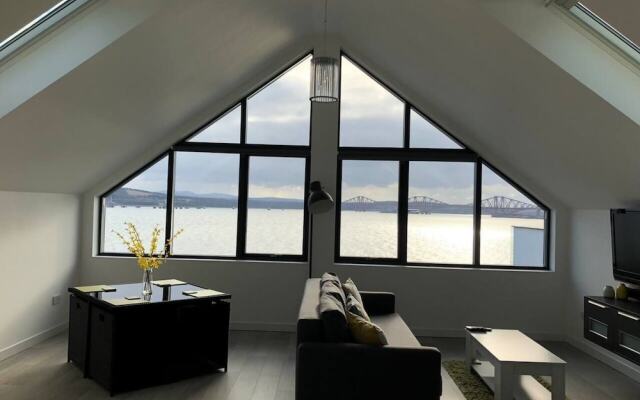 The Wee Glasshouse - Stunning Views of Dalgety Bay