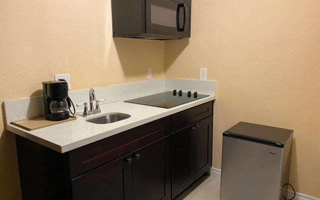 Lemon Tree Hotel & Suites Anaheim