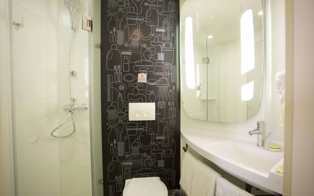 Ibis Xian First Gaoxin Road