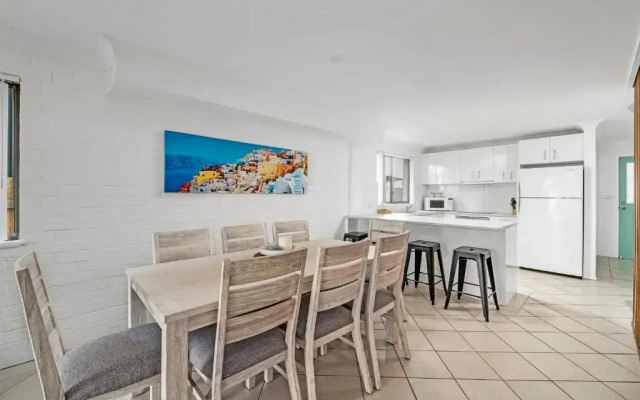 Husky 56 Deluxe Beachfront Villa's