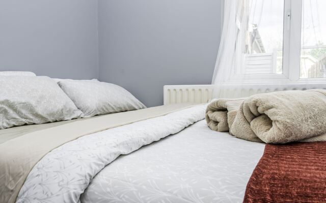 Shirley House 2 Guest House Self Catering by Southampton General Hospital