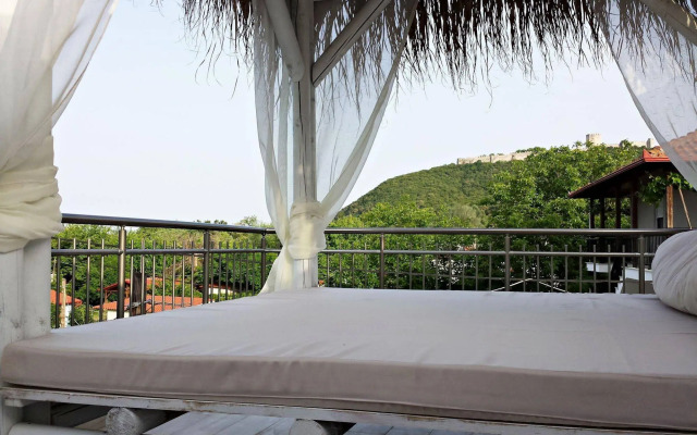 Studios & Apartments Efrosini