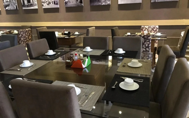 Hotel Oeste Plaza