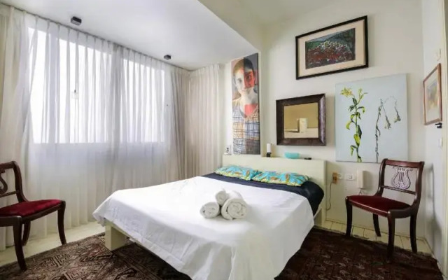 Trumpeldor - 2 Bed Apartment of Art!