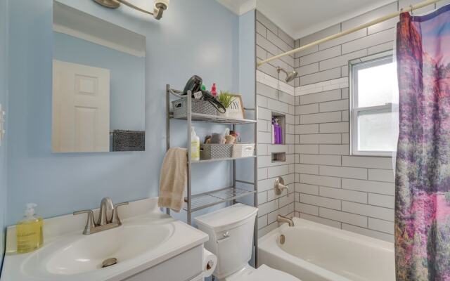 Oak Ridge Retreat w/ Porch < 1 Mi to Downtown