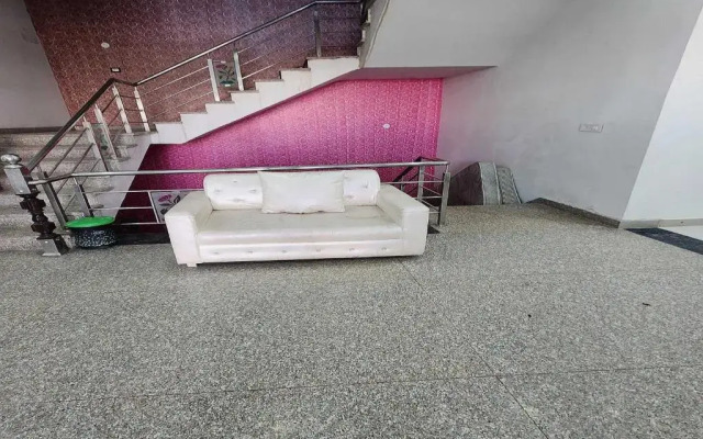 OYO 80681B City Palace
