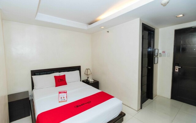 RedDoorz near Quezon City Circle