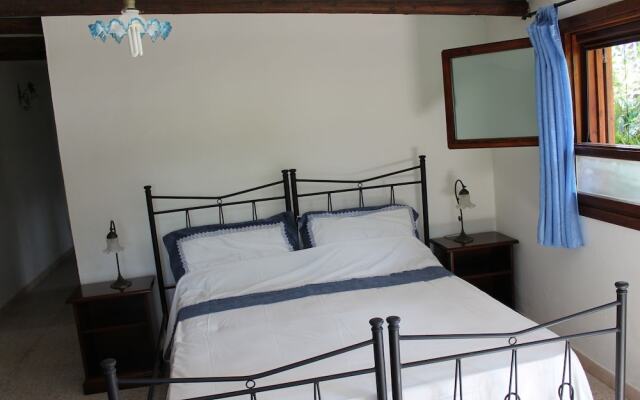 Secluded Holiday Home in Matino With Swimming Pool