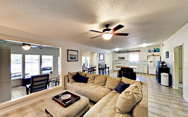 LBJ Lake - 3 Br Home