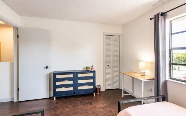 Amazing 2 BDR Townhouse Near beach