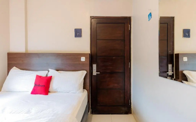 RedDoorz near Taman Palem