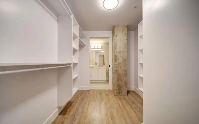 Luxurious Modern 2BR Condo Slps-5 Coffee AC Wifi