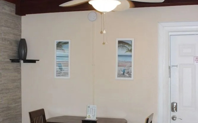 Schooner Hotel
