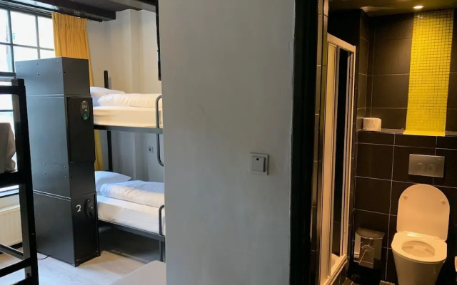 Heart Of Amsterdam - Hostel
