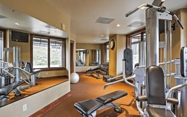 Crystal Peak Lodge 4 Bedroom Ski in, Ski out Slopeside Condo at the Base of Peak 7