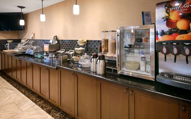 Best Western Woodland Inn